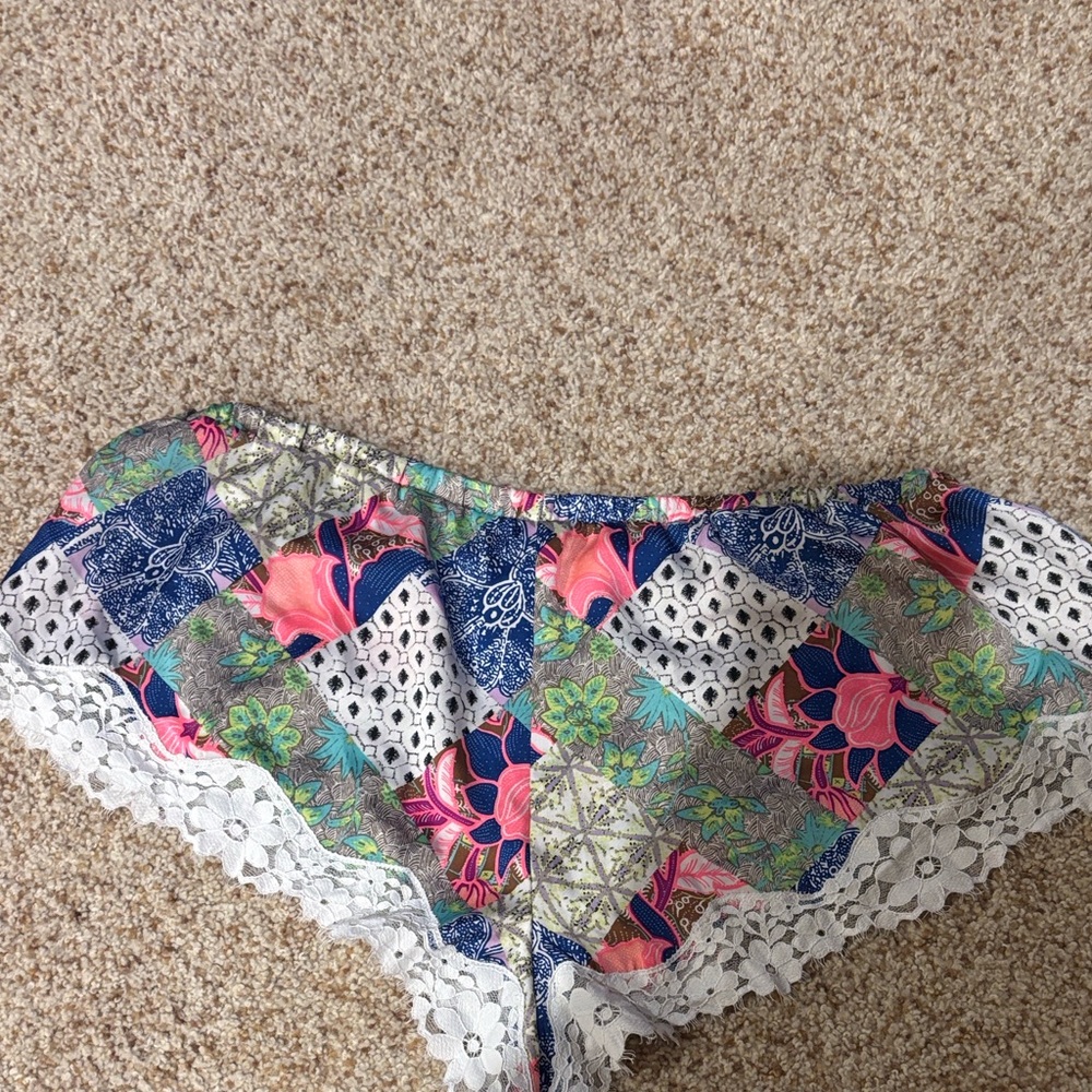 EUC Victoria’s Secret cheeky floral/lace shorts LARGE